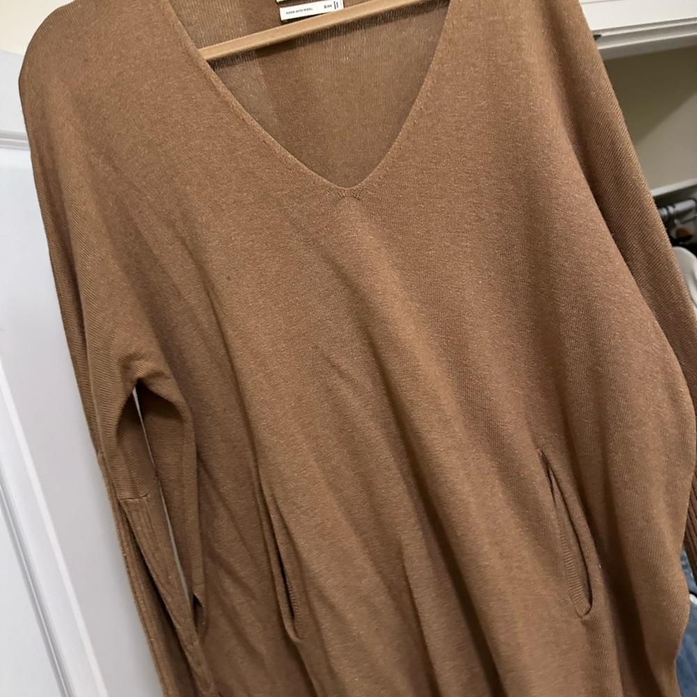 Aritzia | Babaton | Women's V-Neck Erin Sweater